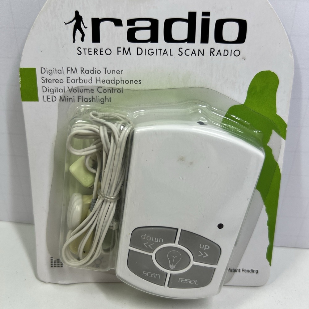 Portable‎ FM Digital Scan Radio w Earbuds LED Flashlight New Sealed